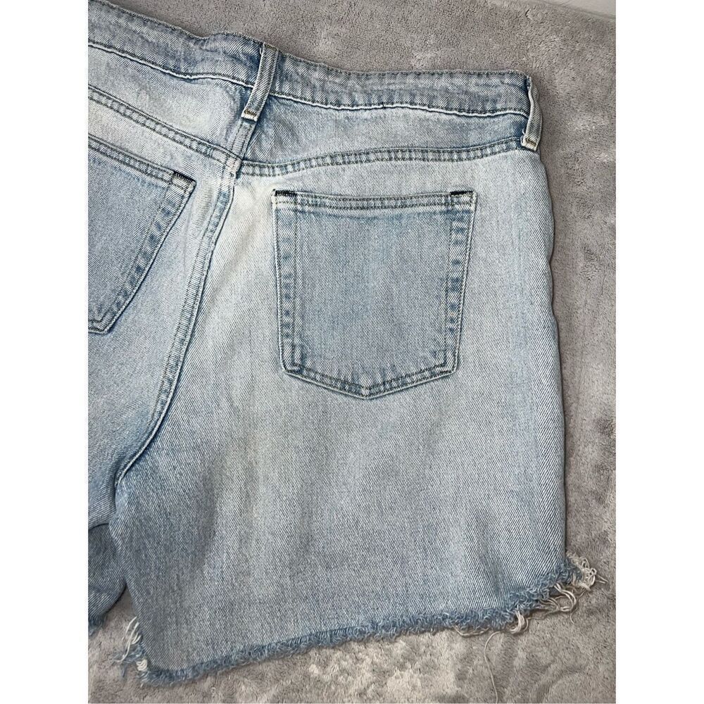 Women’s Denim Light-Medium Wash Cutoff Jean Shorts 14 - Picture 8 of 9